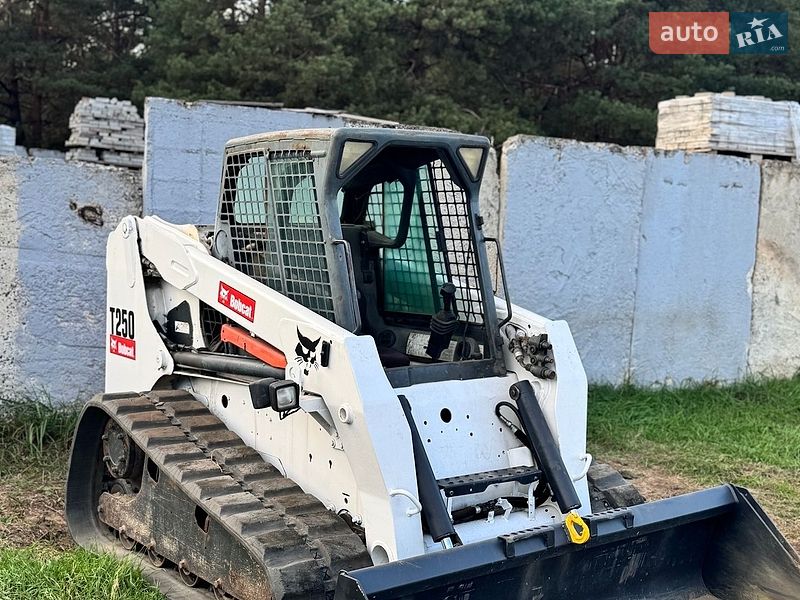 Минипогрузчик Bobcat T250 2004 в Маневичах фото 3 Минипогрузчик Bobcat T250 2004 в Маневичах