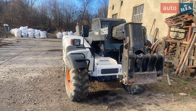 Телескопический погрузчик Bobcat T2556 2006 в Львове