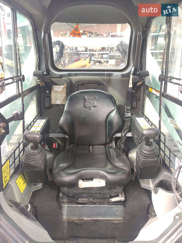 Міні-вантажник Bobcat T740 2015 в Луцьку