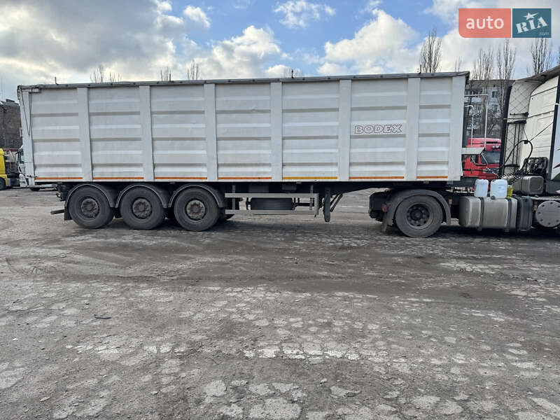 Самоскид напівпричіп Bodex KIS 3W-S 2009 в Миколаєві