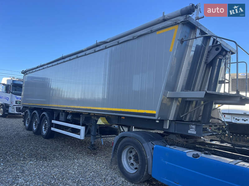 Самоскид напівпричіп Bodex KIS 2011 в Долині