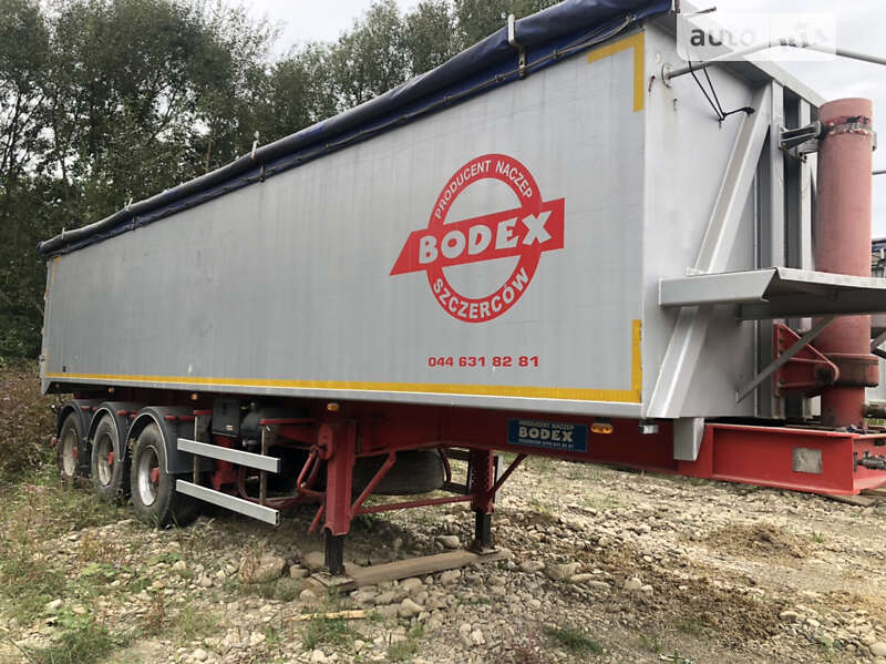 Зерновоз - полуприцеп Bodex Kiss 33 2003 в Ивано-Франковске