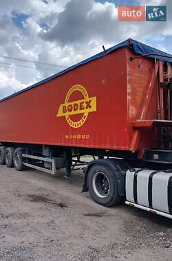 Зерновоз - напівпричіп Bodex Kiss 33 2002 в Тернополі