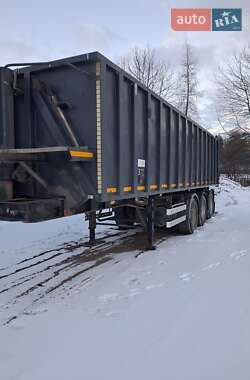 Самоскид напівпричіп Bodex Kiss 33 2001 в Підгайцях