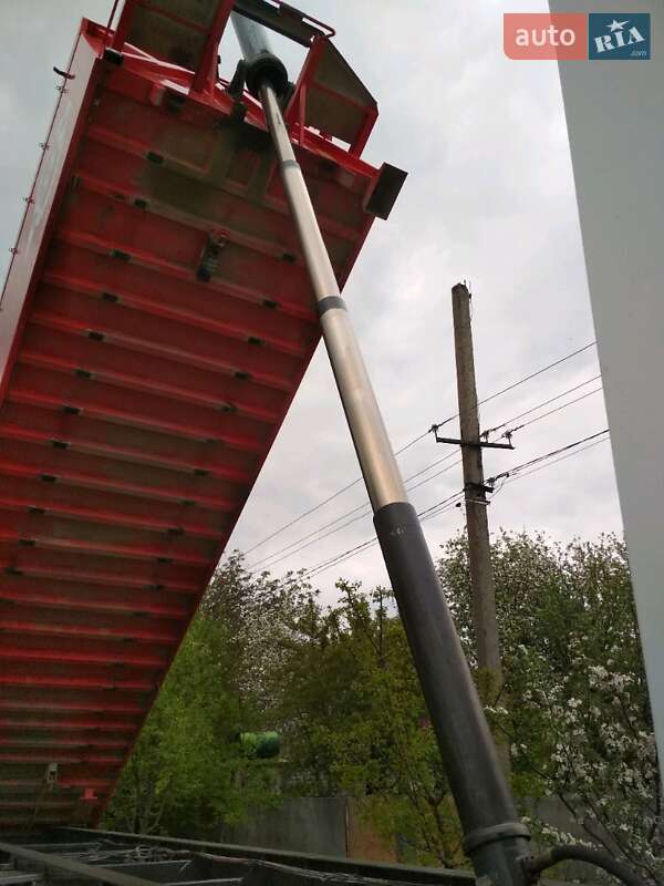 Самоскид напівпричіп Bodex Kiss 2006 в Полтаві