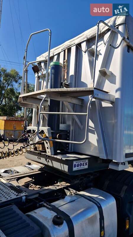 Зерновоз - напівпричіп Bodex Kiss 2008 в Дніпрі