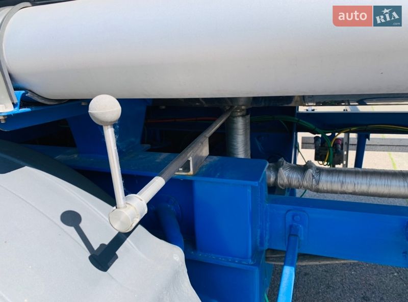 Цистерна напівпричіп Bodex NC 2011 в Києві