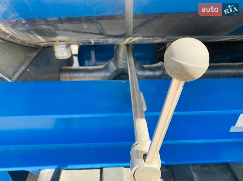 Цистерна напівпричіп Bodex NC 2011 в Києві