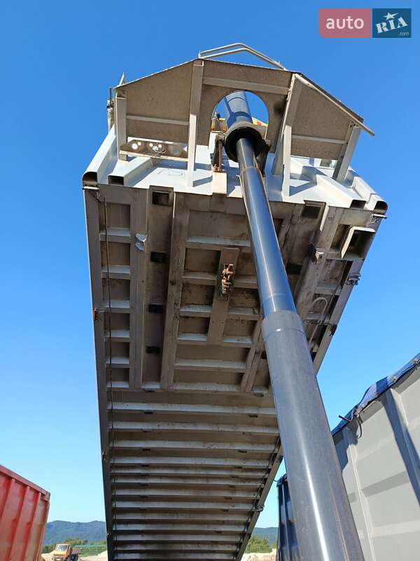 Зерновоз - полуприцеп Bodex Полуприцеп 2018 в Долине