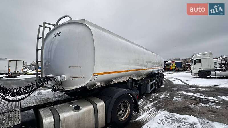 Цистерна полуприцеп Bolgan Bolgan 2004 в Киеве фото 2 Цистерна полуприцеп Bolgan Bolgan 2004 в Киеве