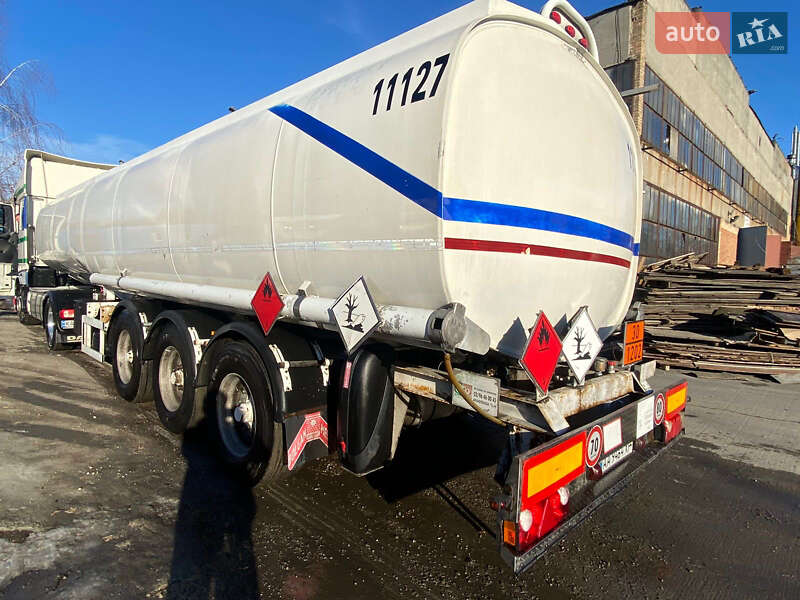 Цистерна полуприцеп Bolgan Bolgan 2002 в Киеве