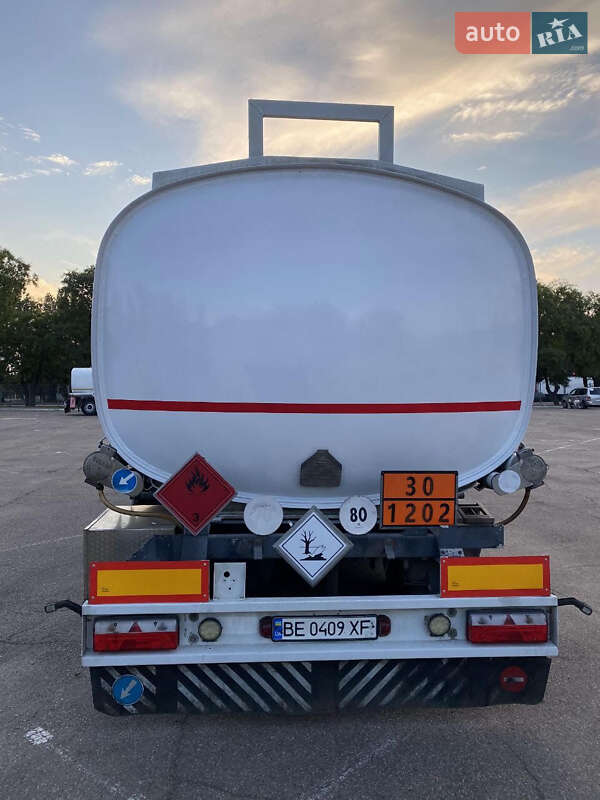 Цистерна напівпричіп Bolgan Bolgan 1998 в Миколаєві