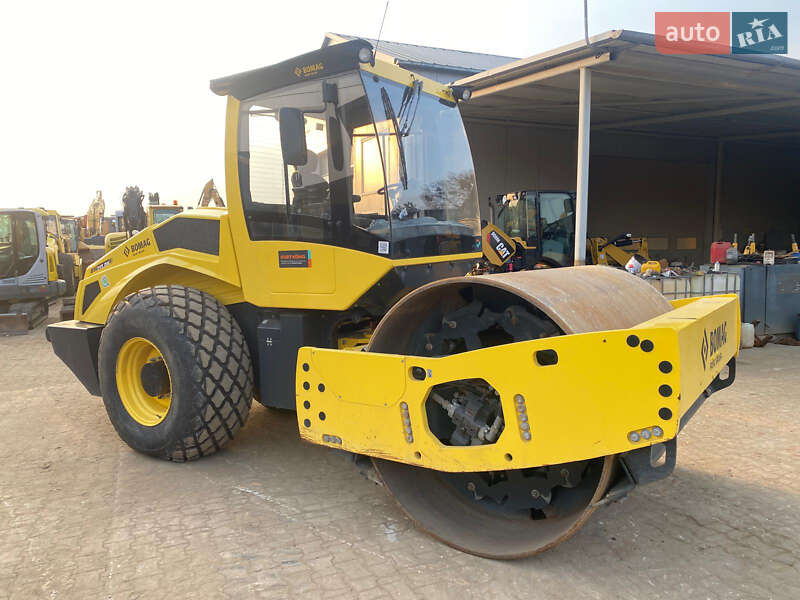 Каток ґрунтовий Bomag BW 2022 в Львові