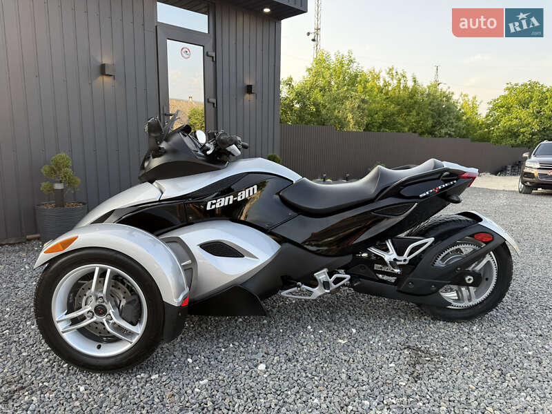 Трицикл BRP Can Am 2008 в Кременце