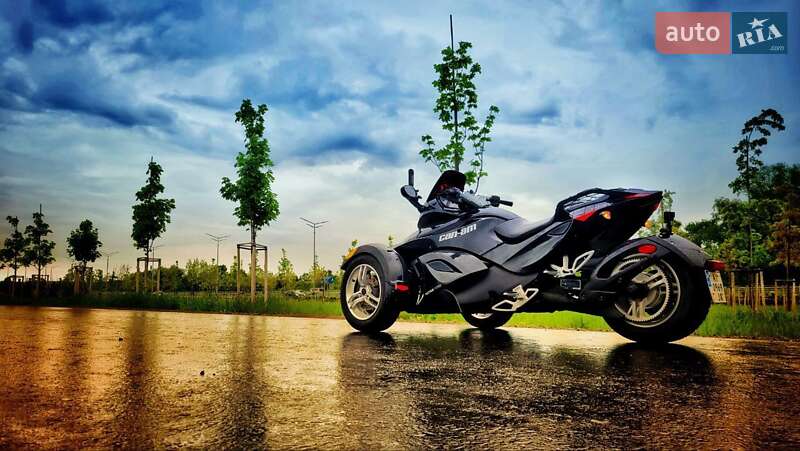 Трицикл BRP Can Am 2012 в Киеве