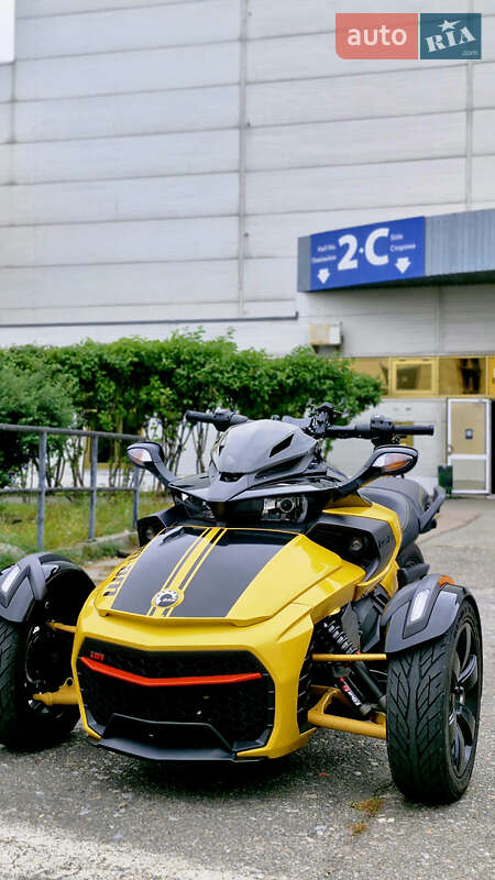 Трицикл BRP Can Am 2017 в Києві