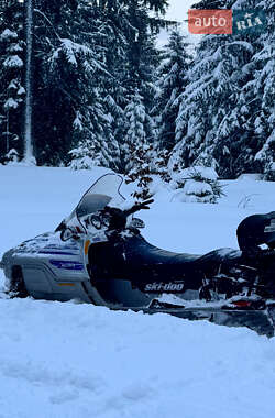 Спортивні снігоходи BRP Ski-Doo 2000 в 
