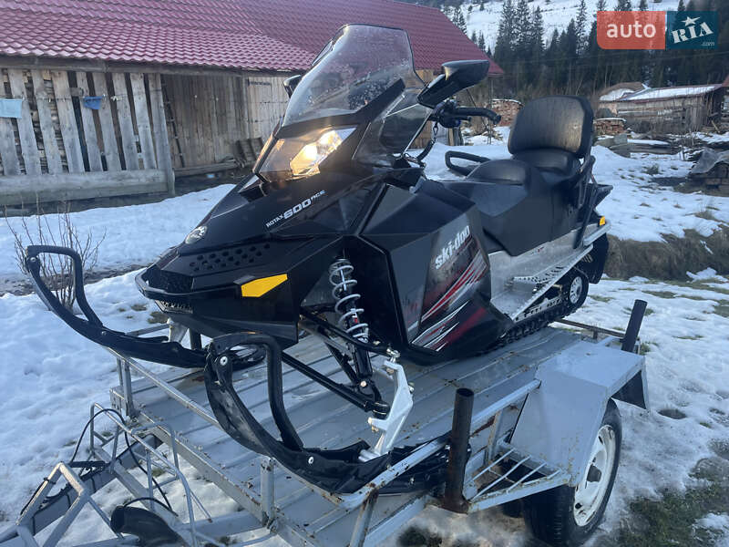 Утилітарні снігоходи BRP Ski-Doo 2011 в Славському