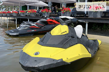 Гідроцикл спортивний BRP Spark 2015 в 