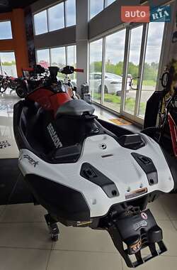 Гідроцикл туристичний BRP Spark 2025 в 