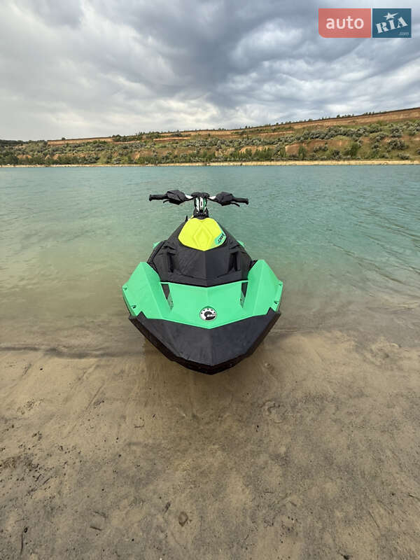 Гидроцикл спортивный BRP Spark 2018 в 
