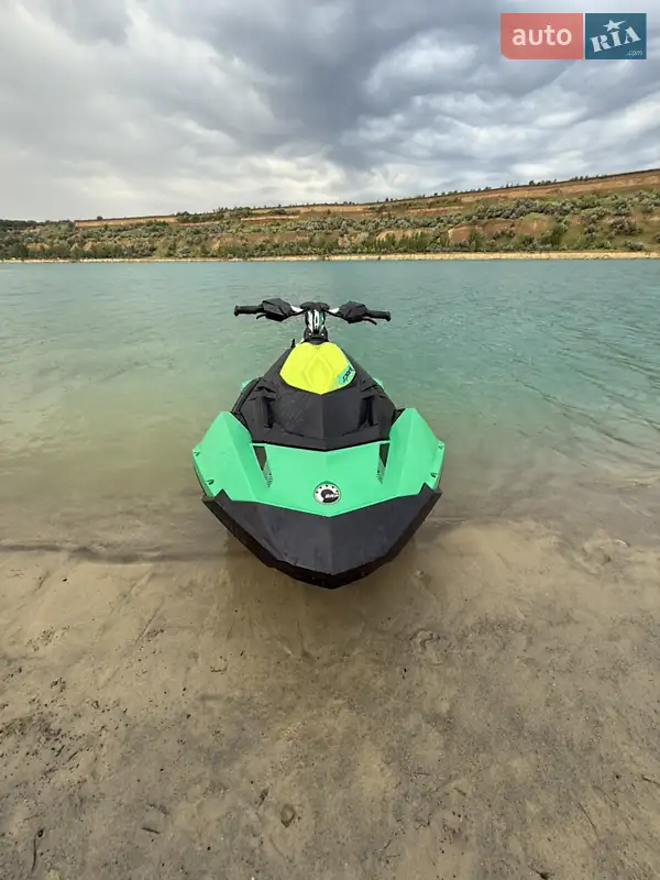 Гидроцикл спортивный BRP Spark 2018 в 