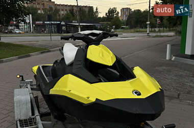 Гідроцикл спортивний BRP Spark 2016 в 