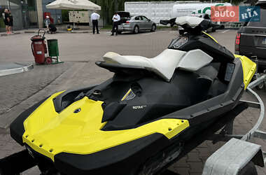 Гідроцикл спортивний BRP Spark 2016 в 