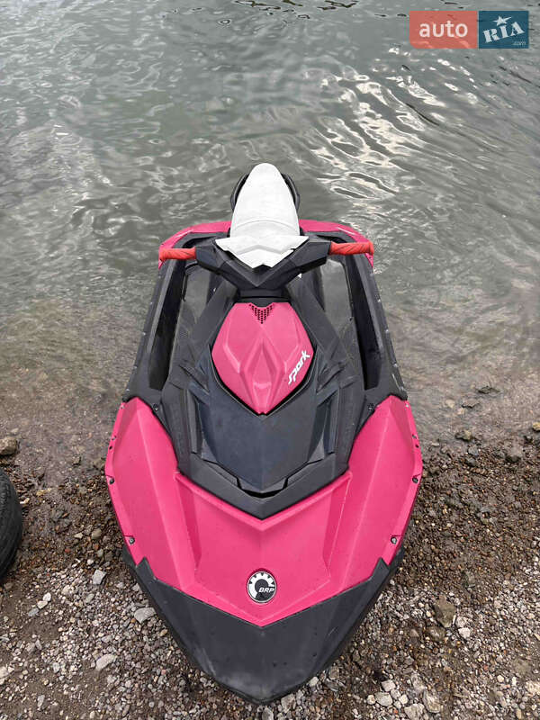 Гідроцикл туристичний BRP Spark 2014 в Кам'янець-Подільському