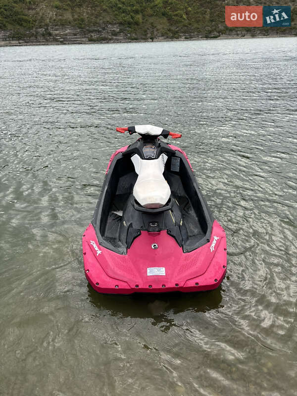 Гідроцикл туристичний BRP Spark 2014 в Кам'янець-Подільському