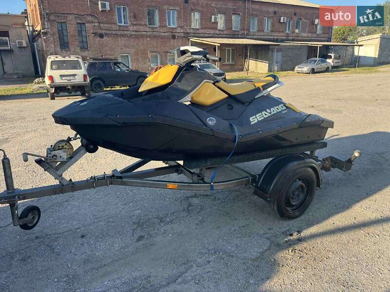 Гидроцикл спортивный BRP Spark 2018 в 