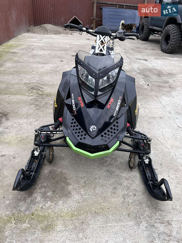 Горные снегоходы BRP Summit 2011 в Рахове