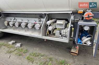 Цистерна напівпричіп BSL STC-1M 2001 в 