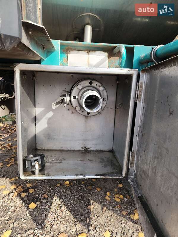 Цистерна полуприцеп BSLT STC 1999 в Ромнах