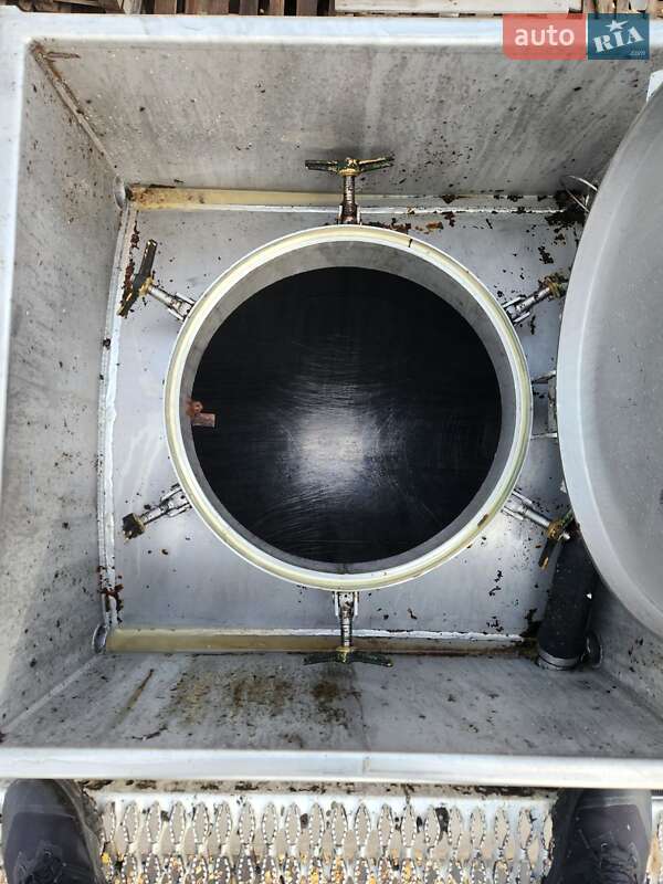 Цистерна полуприцеп BSLT STC 1999 в Ромнах