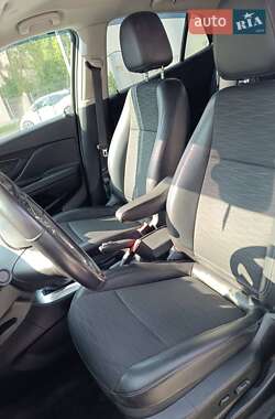 Внедорожник / Кроссовер Buick Encore 2015 в 
