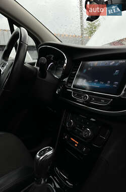 Позашляховик / Кросовер Buick Encore 2016 в 