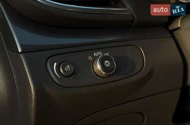 Позашляховик / Кросовер Buick Encore 2018 в 