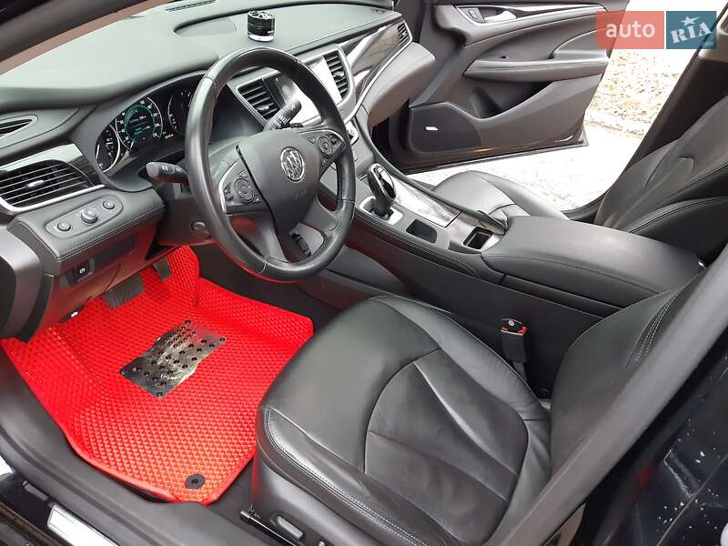 Седан Buick LaCrosse 2016 в Коростене