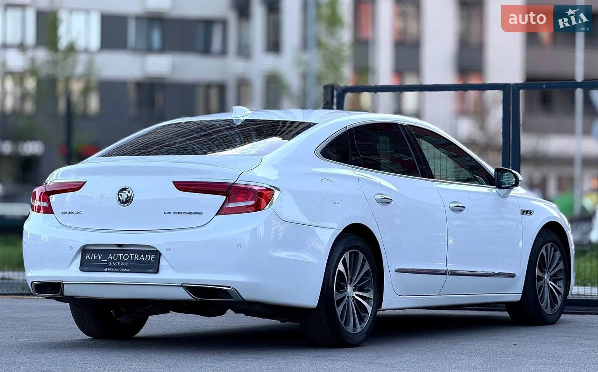 2017 Buick LaCrosse - мініатюра 16