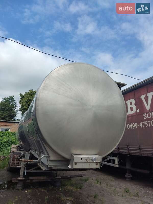 Цистерна напівпричіп Burg Burg 1989 в Кременчуці