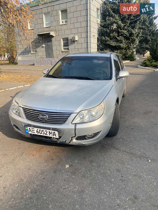 Седан BYD F6 2012 в 