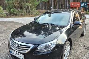 Седан BYD G6 2012 в Буче