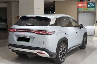 Позашляховик / Кросовер BYD Song L 2024 в 