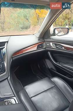 Седан Cadillac CTS 2014 в Львові