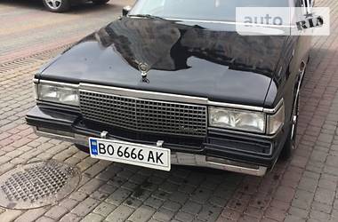 Седан Cadillac DE Ville 1986 в Тернополе
