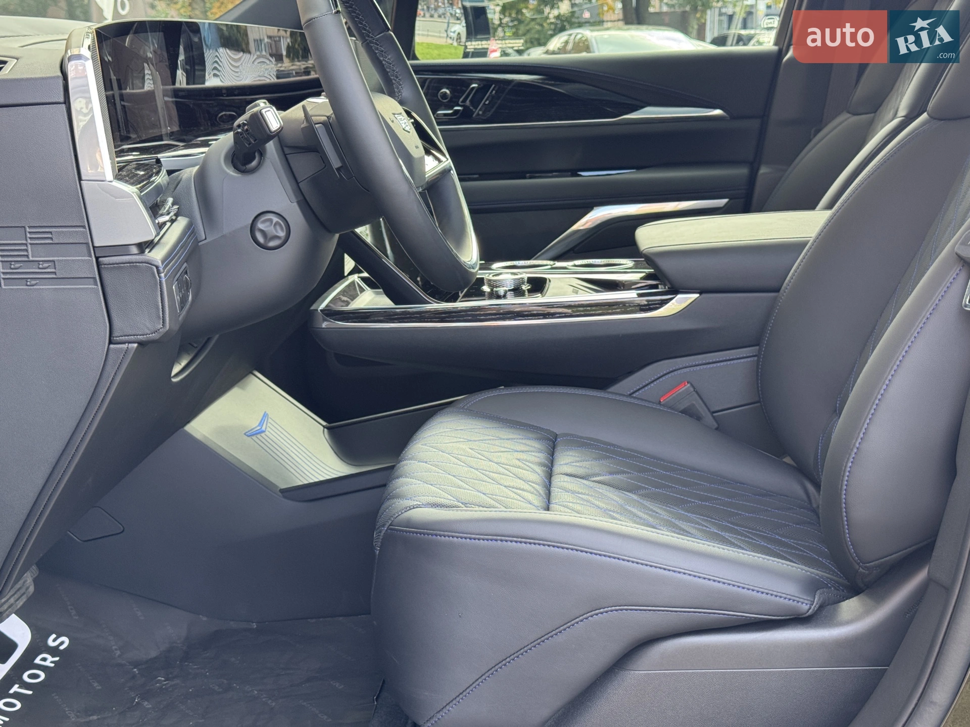 2024 Cadillac Escalade - мініатюра 19