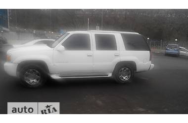 Внедорожник / Кроссовер Cadillac Escalade 2000 в 