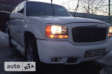Внедорожник / Кроссовер Cadillac Escalade 2000 в 