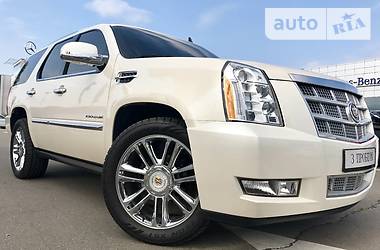 Внедорожник / Кроссовер Cadillac Escalade 2013 в Киеве